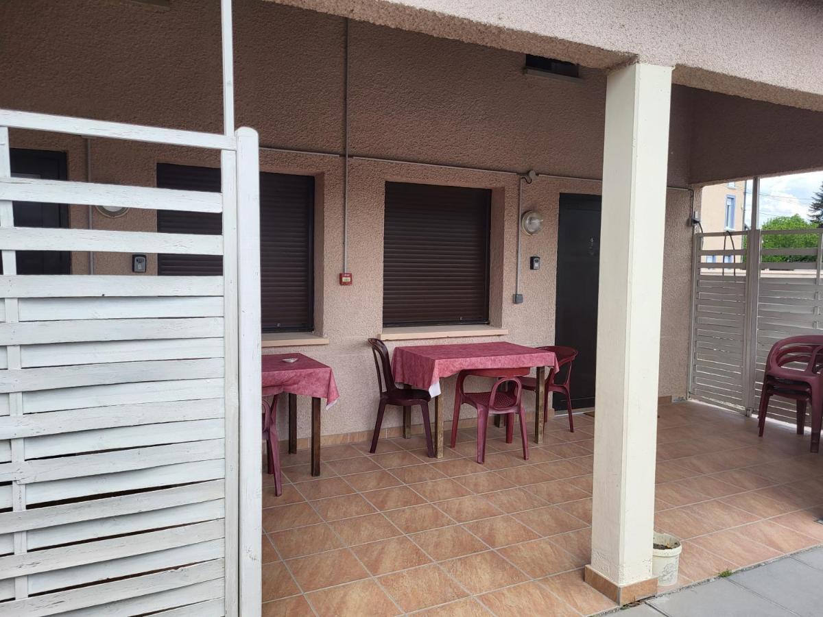 Auberge De L'Europe Saint-Quentin-Fallavier Exterior foto