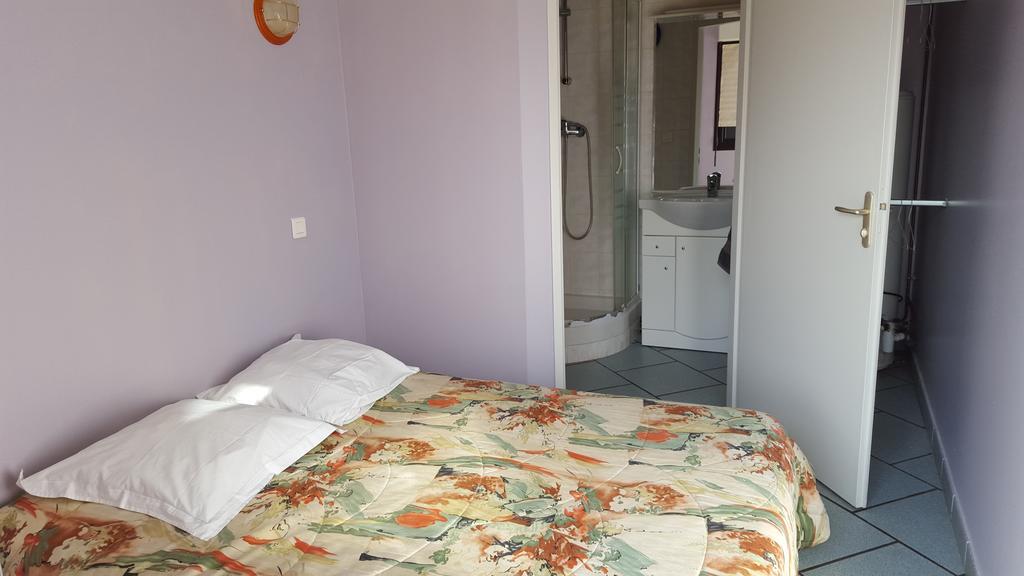 Auberge De L'Europe Saint-Quentin-Fallavier Cameră foto