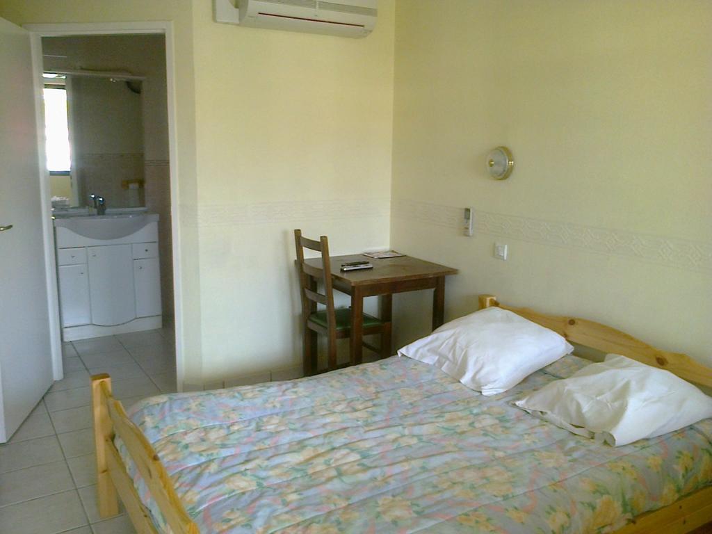 Auberge De L'Europe Saint-Quentin-Fallavier Cameră foto