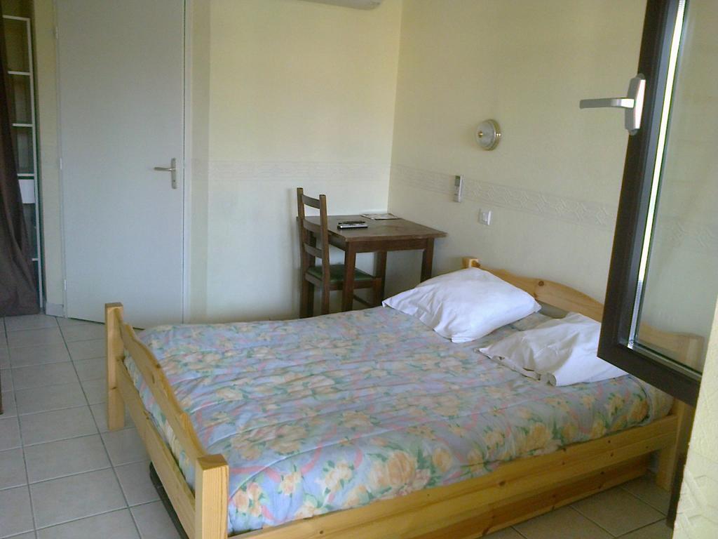 Auberge De L'Europe Saint-Quentin-Fallavier Cameră foto