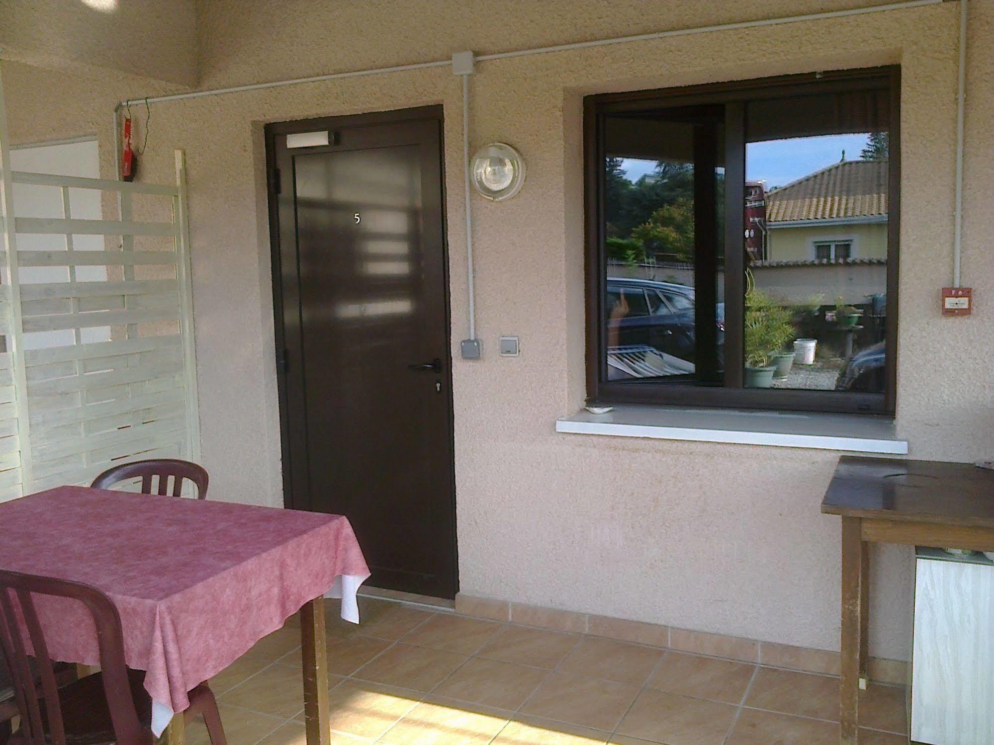 Auberge De L'Europe Saint-Quentin-Fallavier Exterior foto